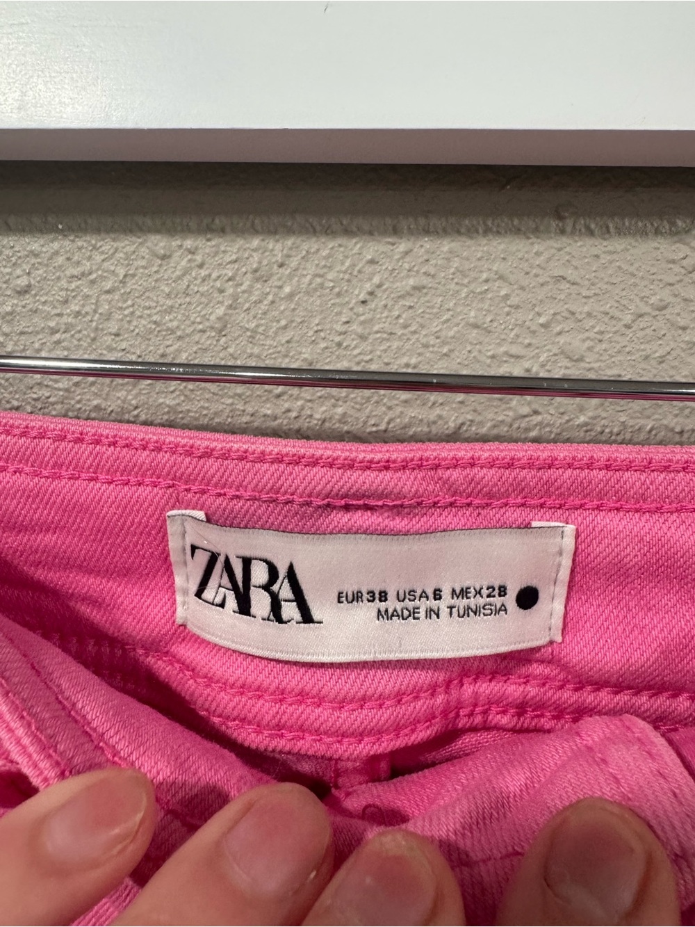 Zara Marine Straight Wide
Leg Jeans Hot Pink Raw Hem
High Waist Size 6 - Picture 3 of 7